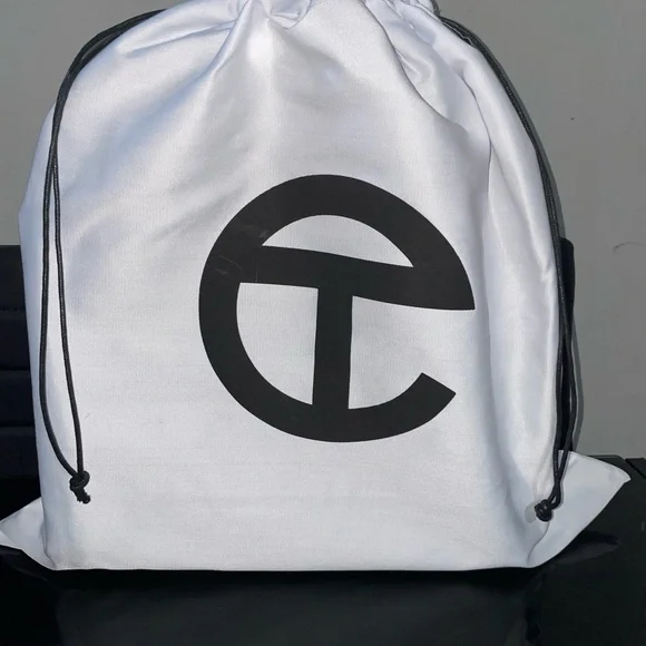 Moose Knuckle X Telfar Puffer Bag - Picture 7 of 11